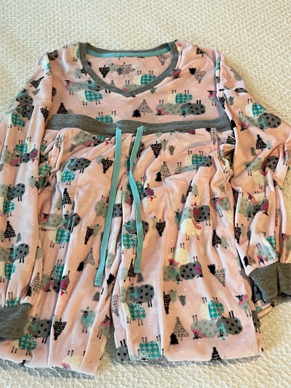 CuddlDuds Llama Print long sleeved Pajama Set; pink Women’s size Small